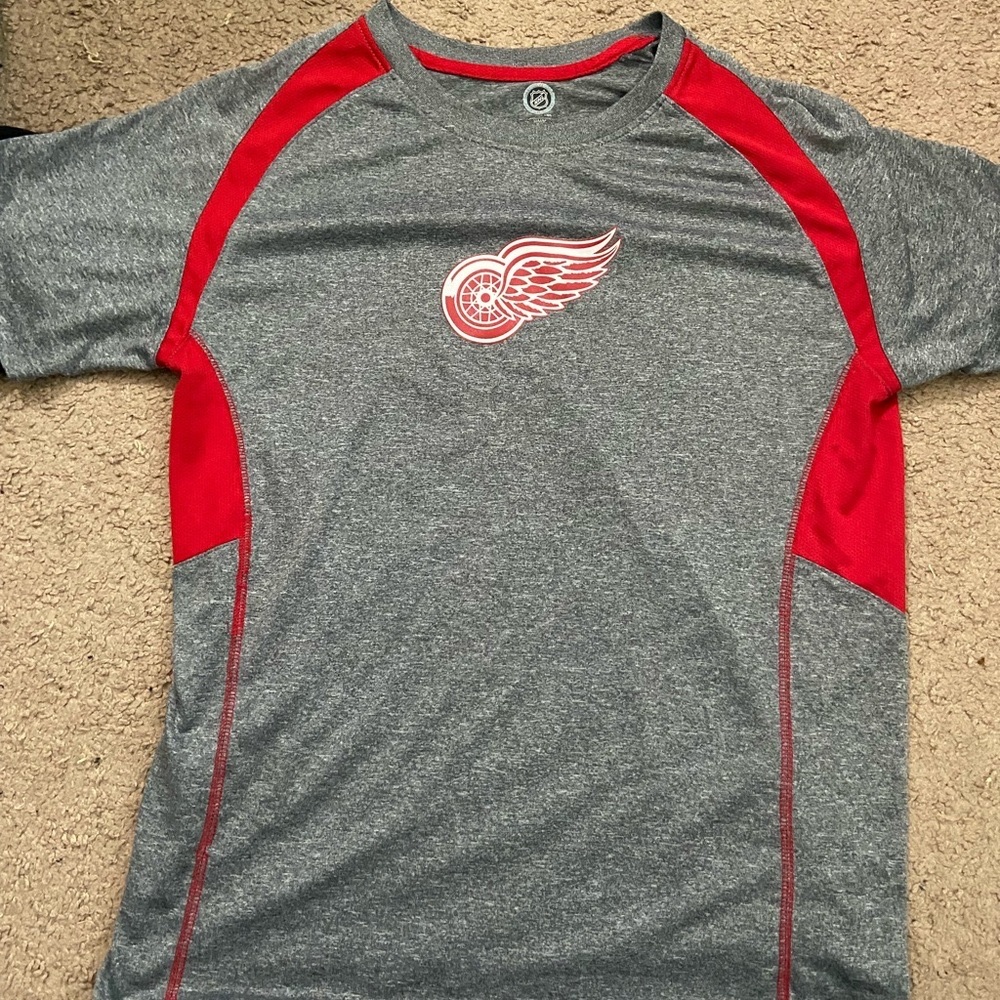 redwings t shirt